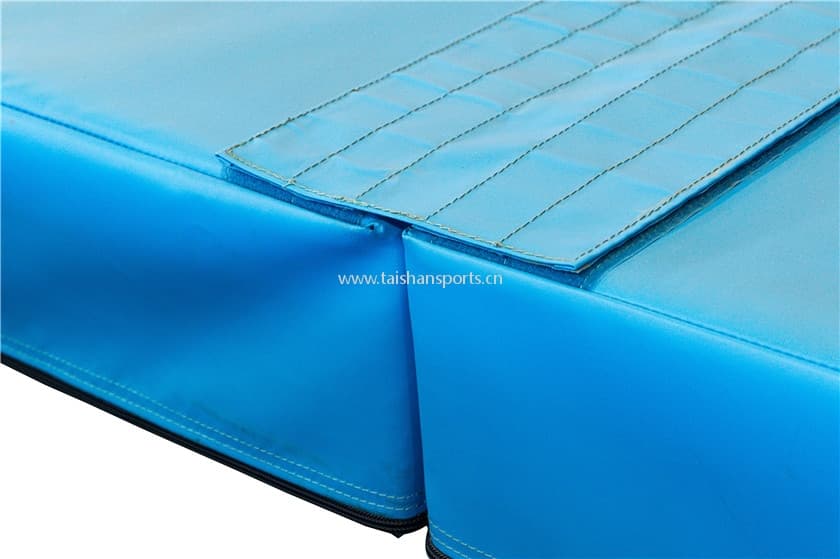 Landing mats for vaulting table